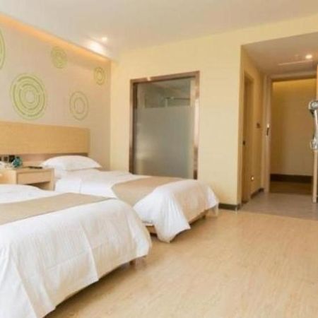 Greentree Inn Suzhou Taicang City Liuhe Town Tinghai Road Express Hotel Exteriör bild